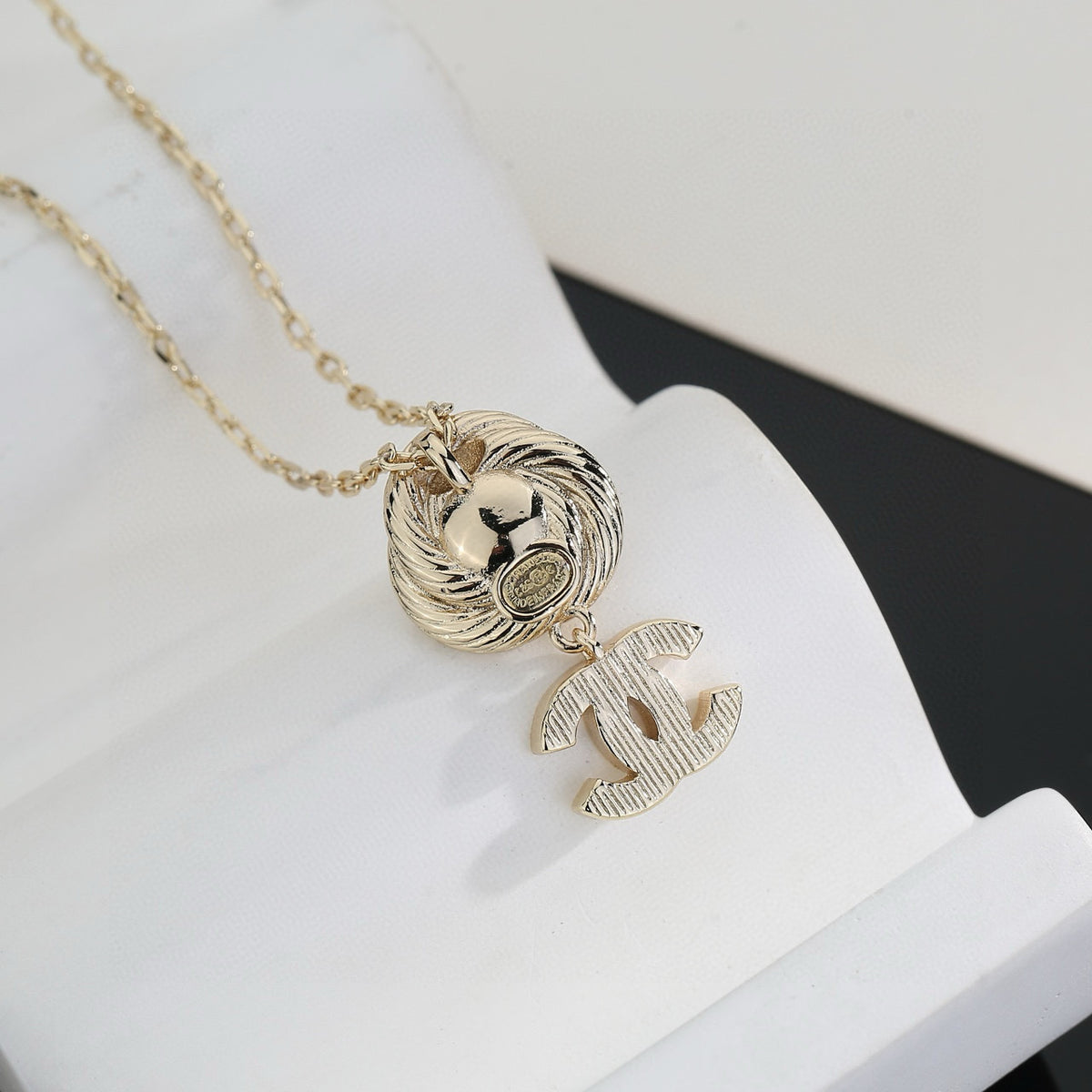 stylish Necklace for women - alternate angle view 5