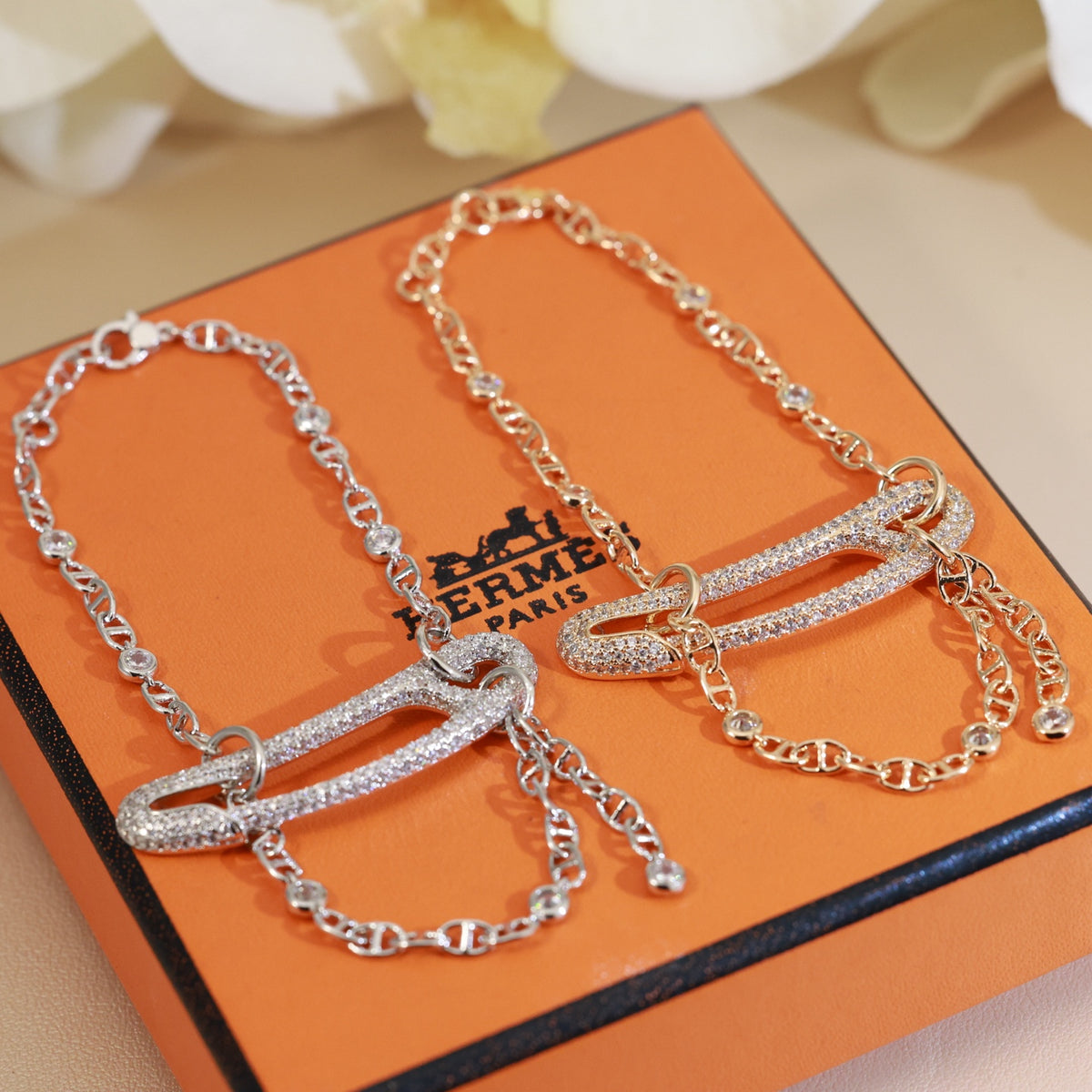gold heart Bracelet for women - alternate angle view 8