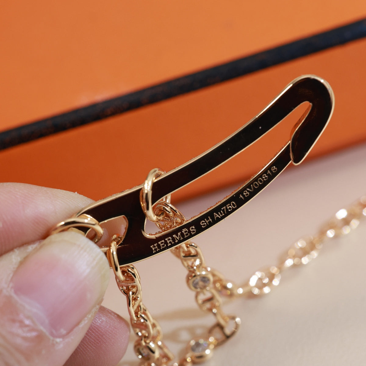gold heart Bracelet for women - alternate angle view 9