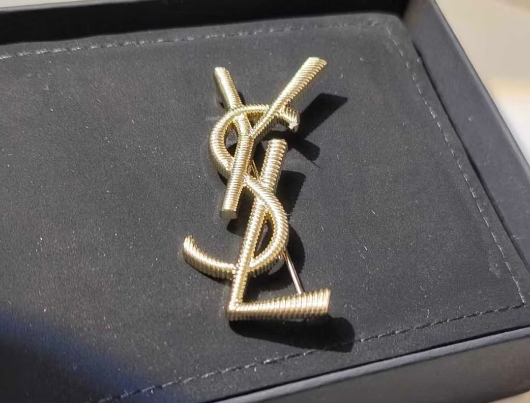luxury Brooch for women - alternate angle view 3