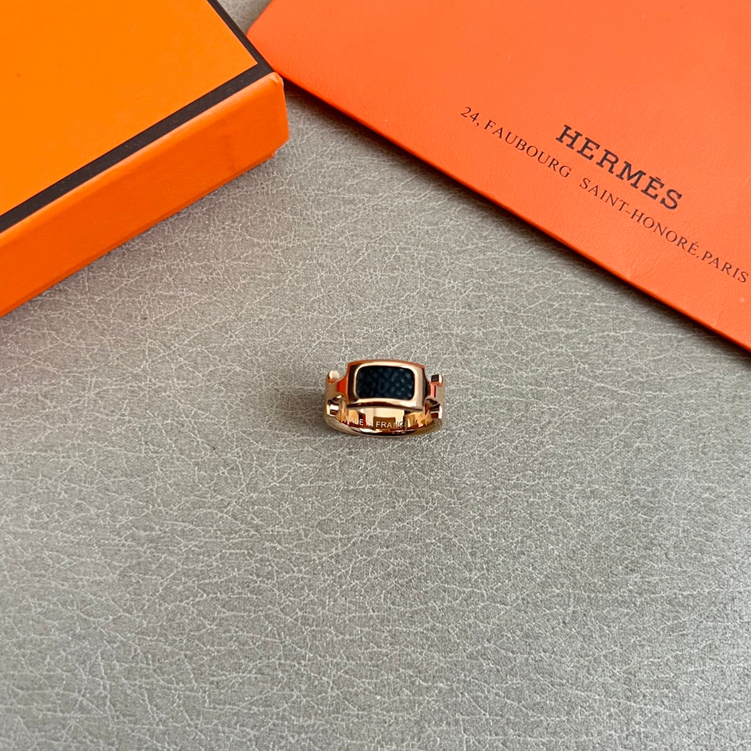 elegant Ring for women - alternate angle view 4