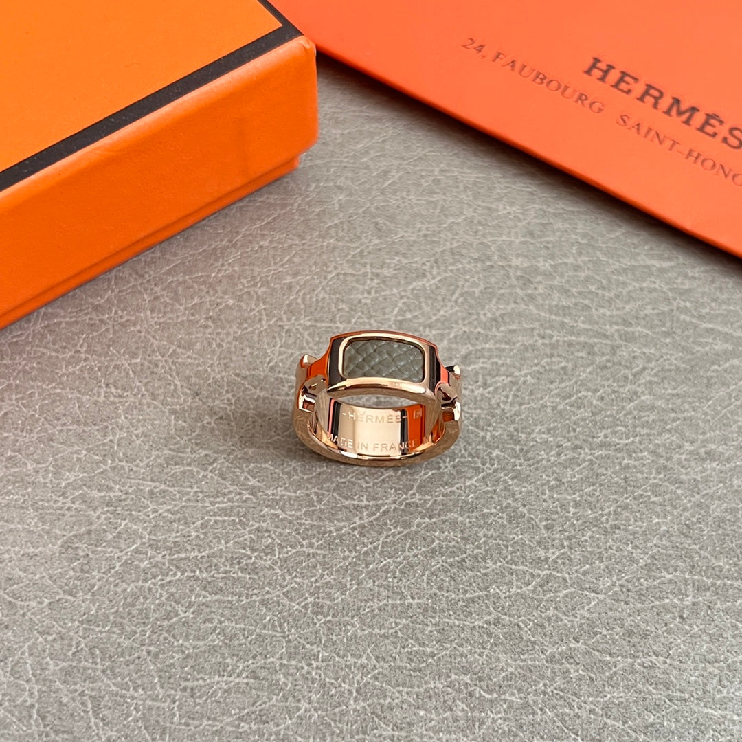 elegant Ring for women - alternate angle view 4