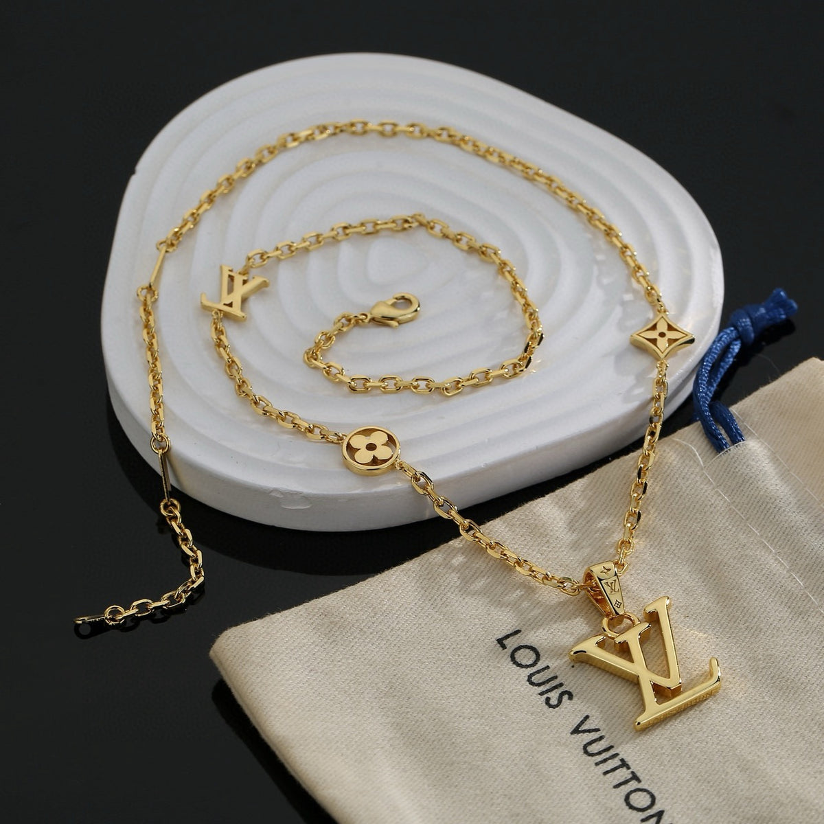 minimalist Necklace for women - alternate angle view 4