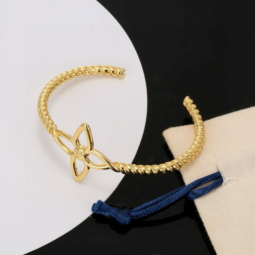 clover Bangle for women - alternate angle view 3