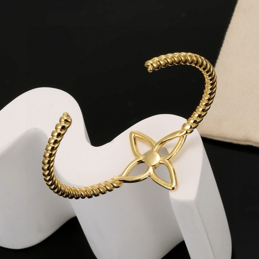 clover Bangle for women - alternate angle view 6