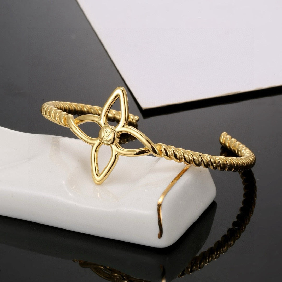 clover Bangle for women - product detail view