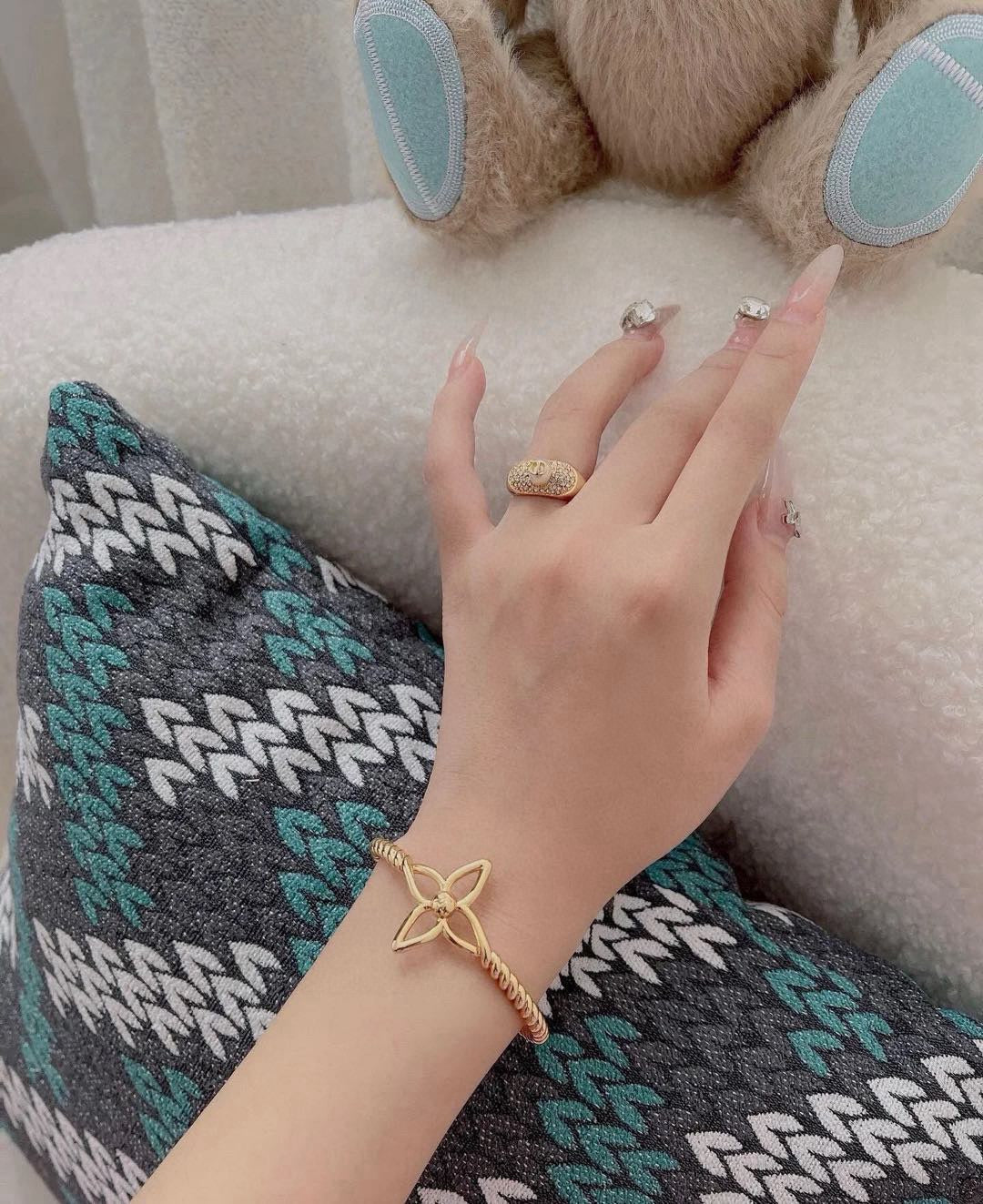 clover Bangle for women - alternate angle view 8