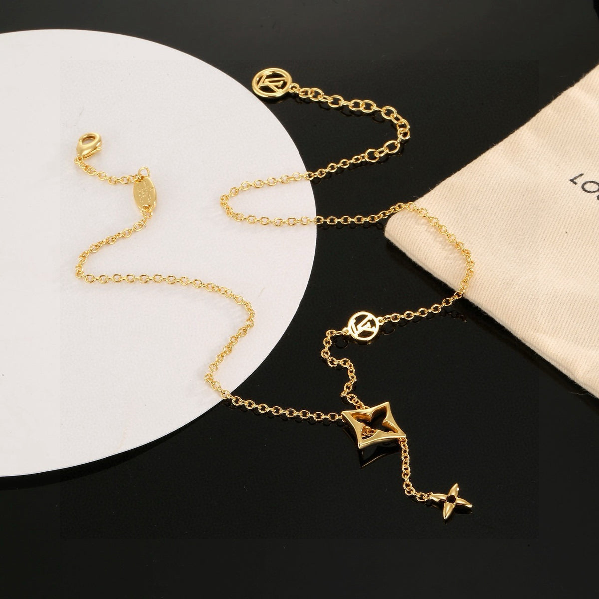 clover Necklace for women - alternate angle view 2