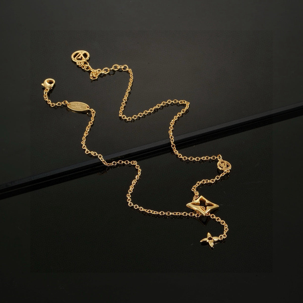 clover Necklace for women - alternate angle view 7