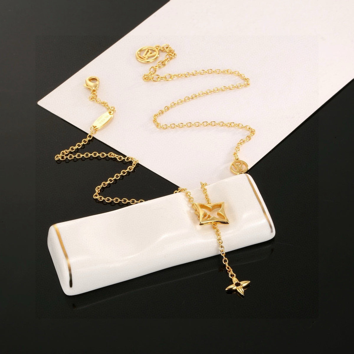 clover Necklace for women - alternate angle view 3