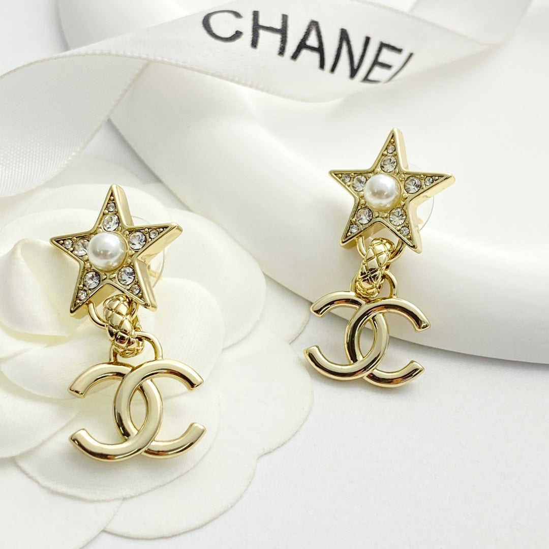 pearl Pendant for women - product detail view