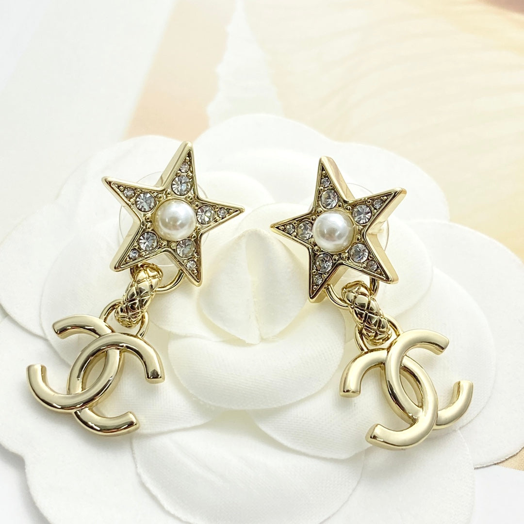 pearl Pendant for women - alternate angle view 3