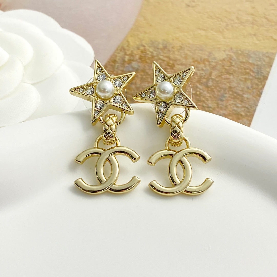 pearl Pendant for women - alternate angle view 8