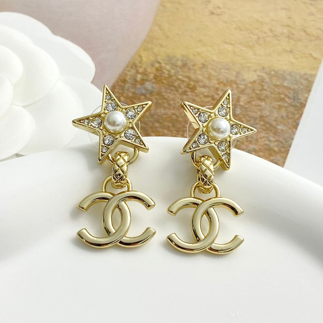 pearl Pendant for women - alternate angle view 5