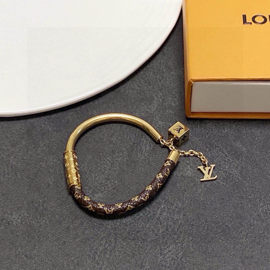 white leather vintage Bangle for women - alternate angle view 9