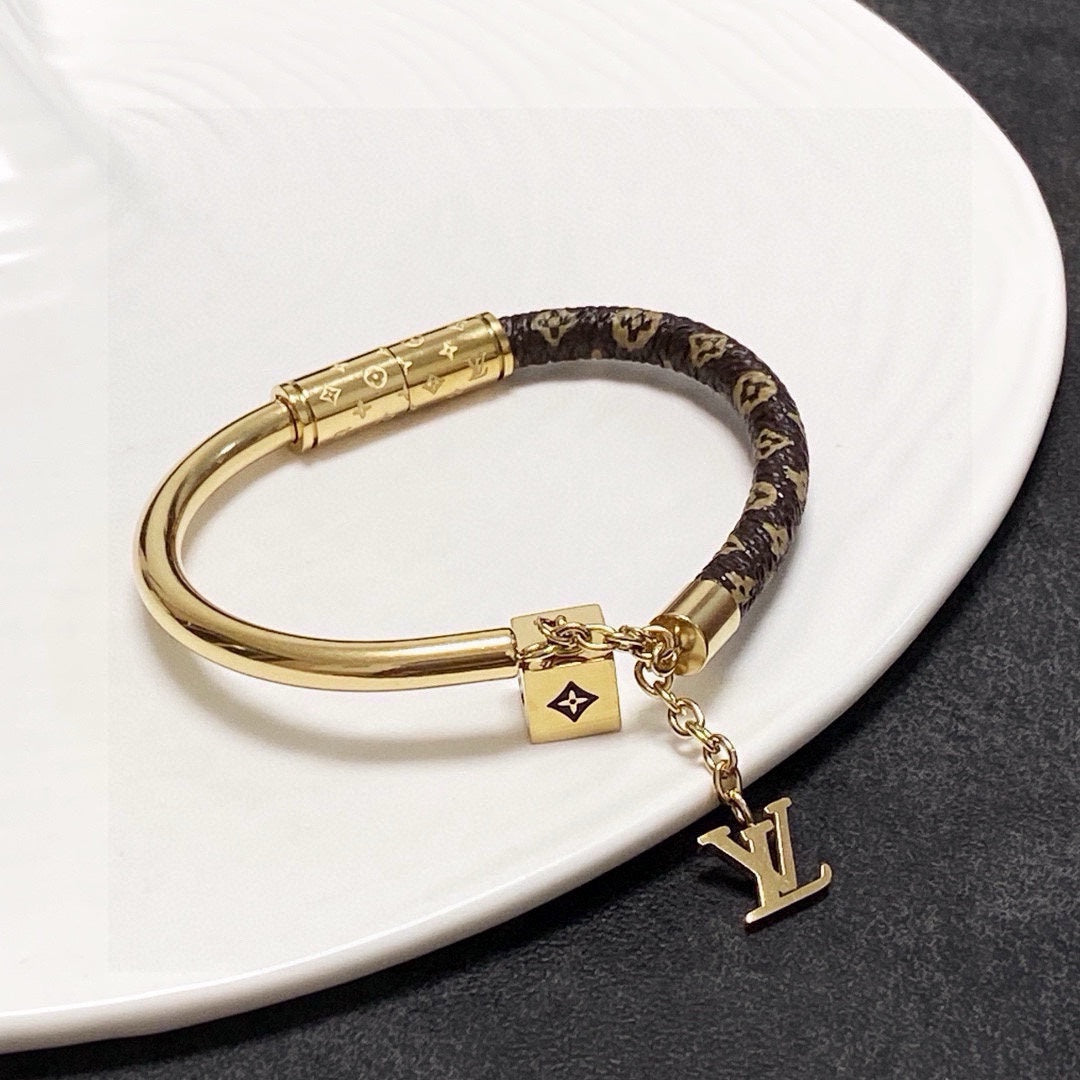 white leather vintage Bangle for women - alternate angle view 7