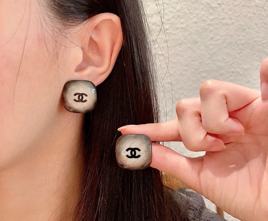 luxury Drop Earrings for women - alternate angle view 3
