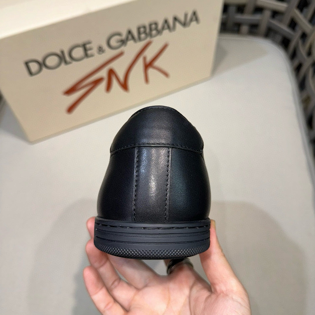 Dolce & Gabbana DG Men's Casual Sneakers with Signature Metal Buckle