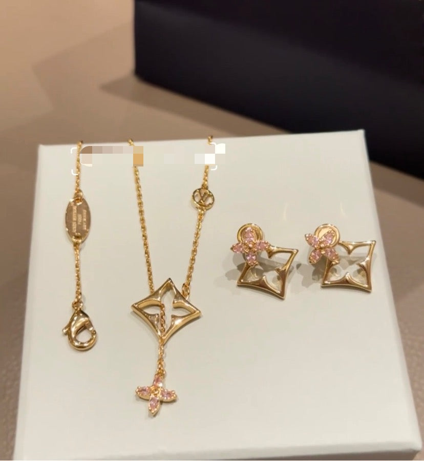 gold crystal clover Necklace for women - product detail view