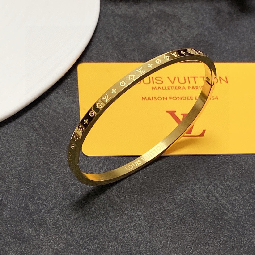 unisex Bangle for men - alternate angle view 4