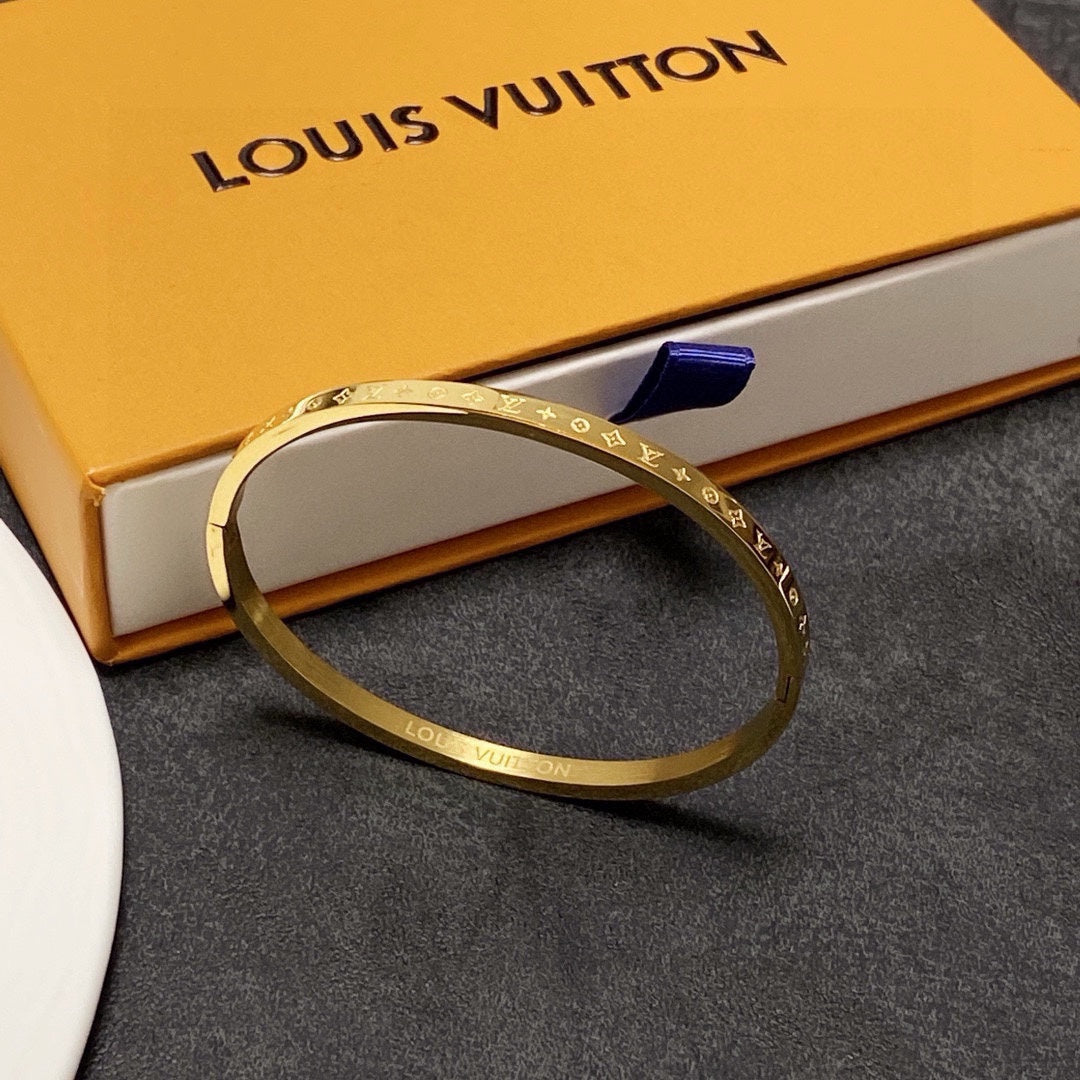 unisex Bangle for men - product detail view