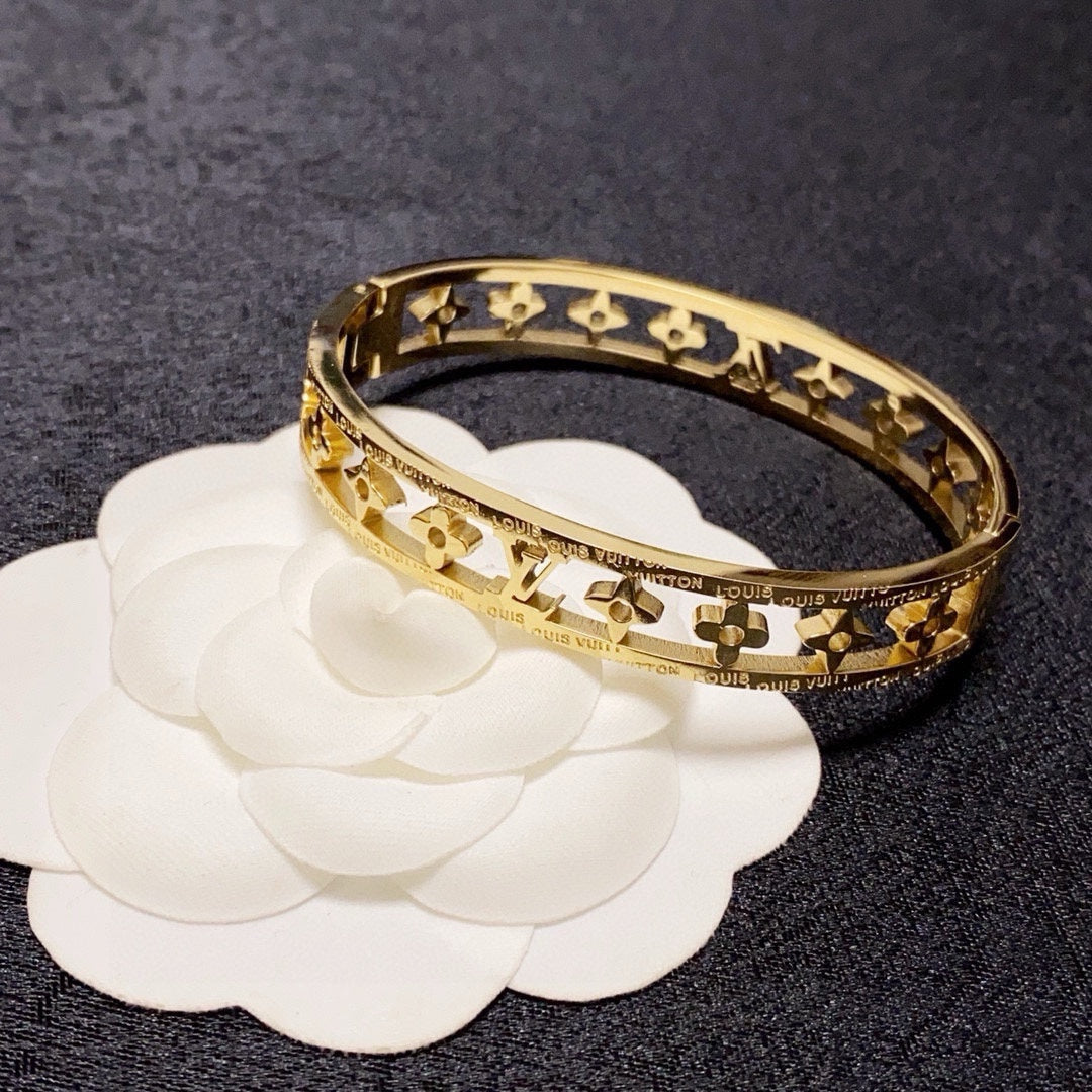 white vintage Bangle for women - alternate angle view 4