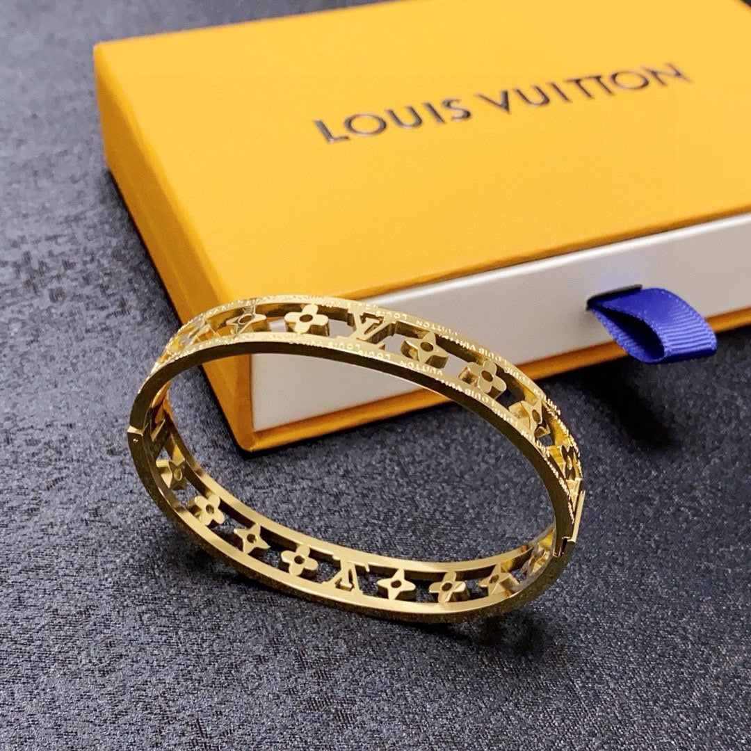 white vintage Bangle for women - product detail view