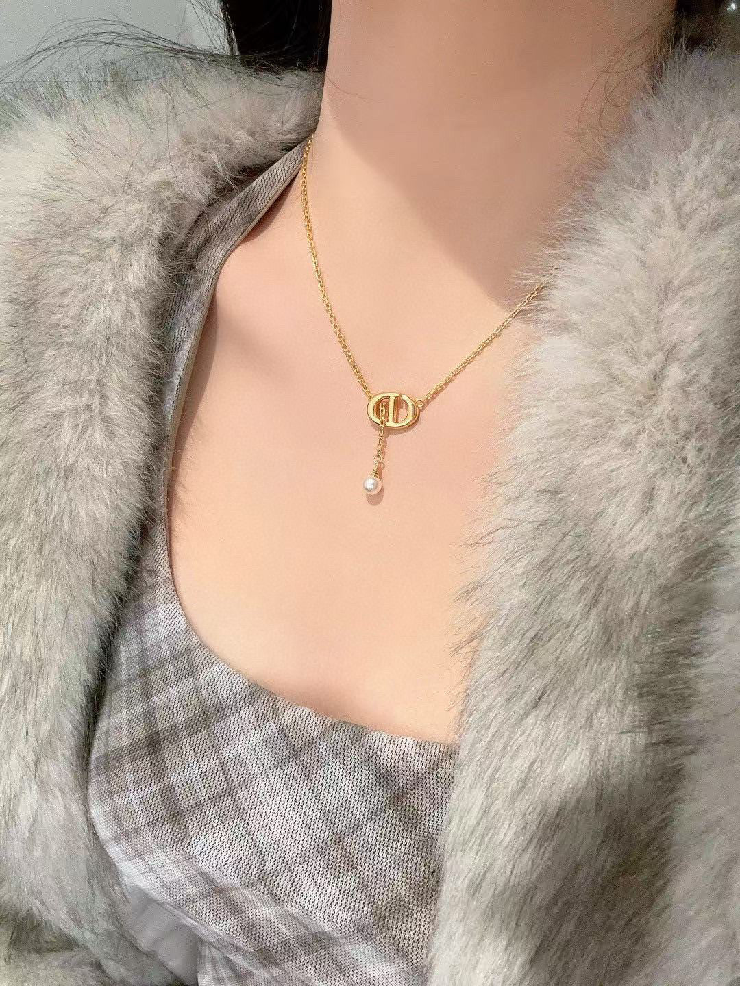 gold pearl Pendant for women - alternate angle view 3