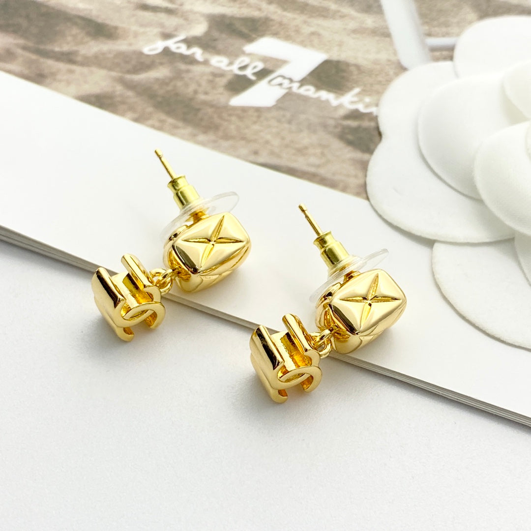 gold luxury Pendant for women - alternate angle view 2