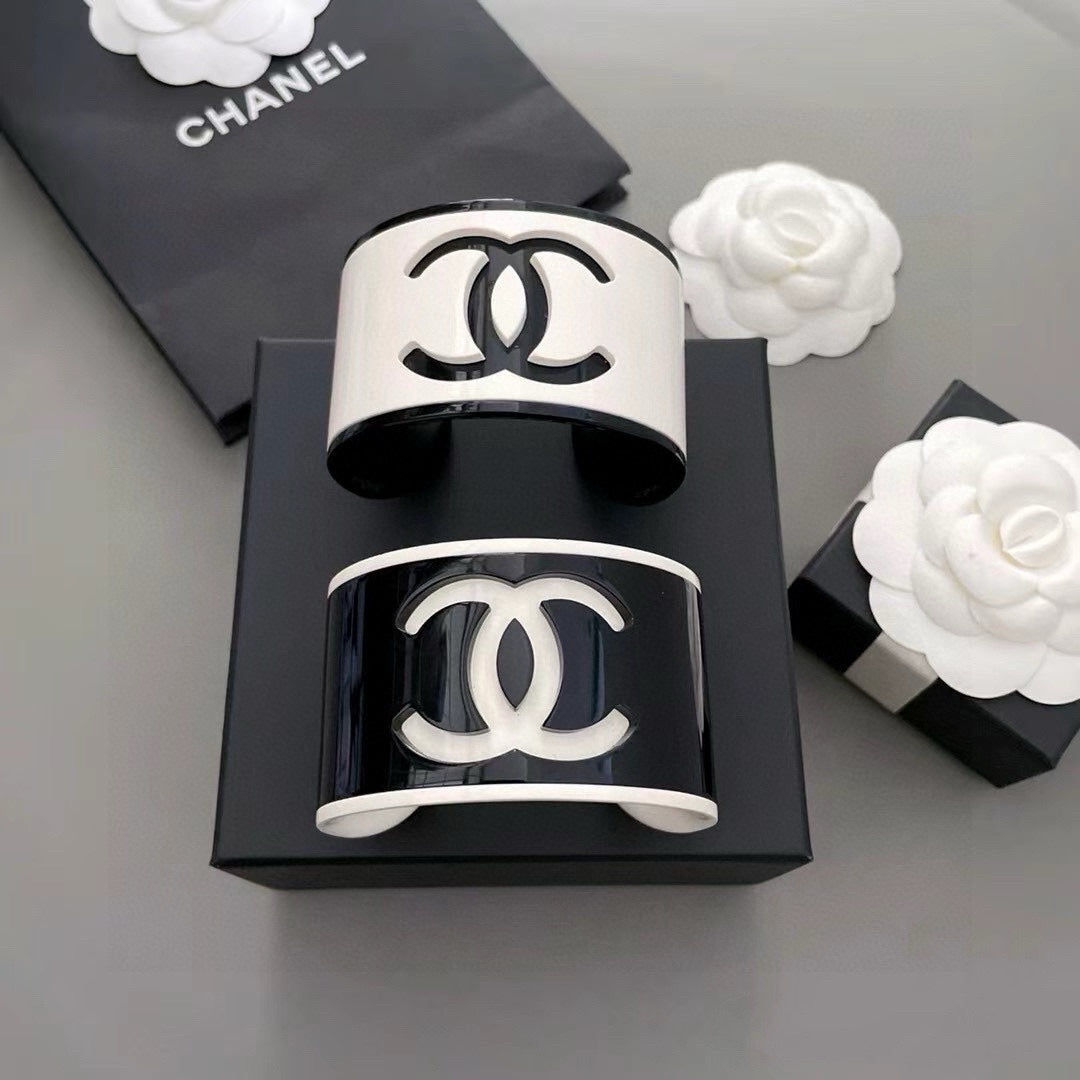 acrylic elegant Bangle for women - alternate angle view 4
