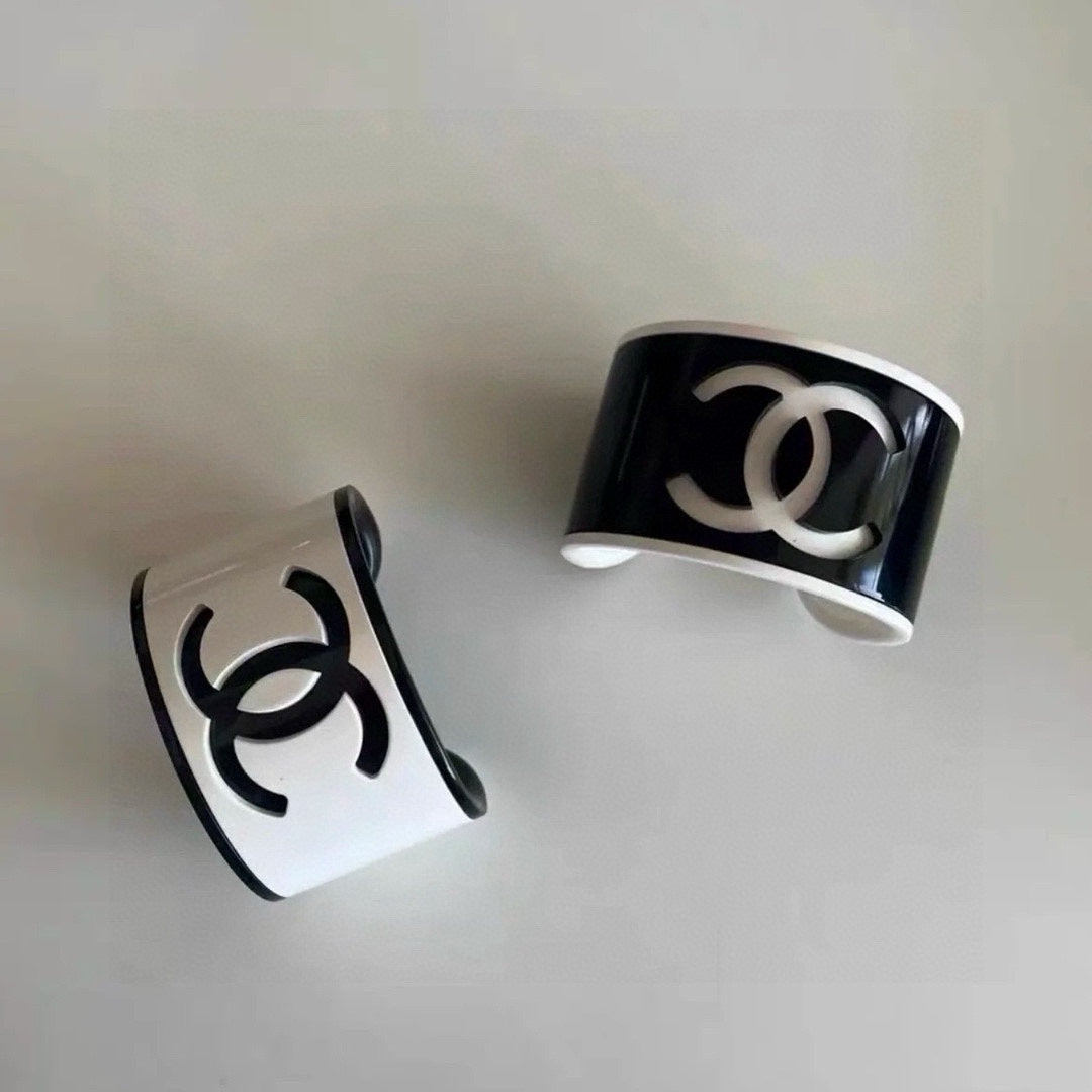 acrylic elegant Bangle for women - alternate angle view 3