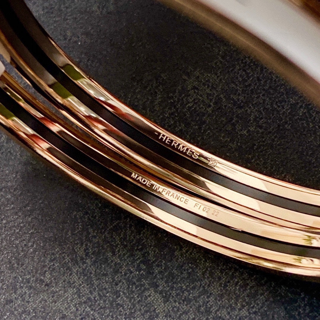 green enamel Bangle for women - alternate angle view 7