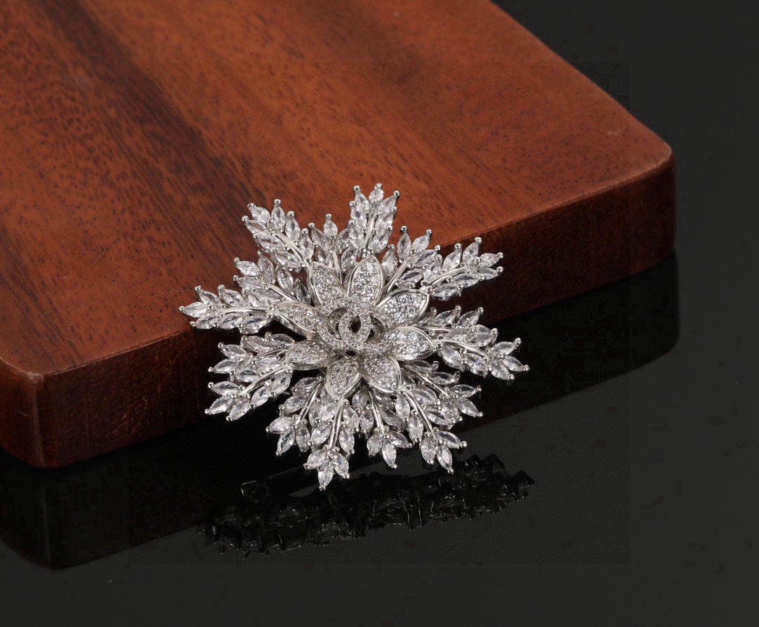 crystal floral Brooch for women - alternate angle view 3