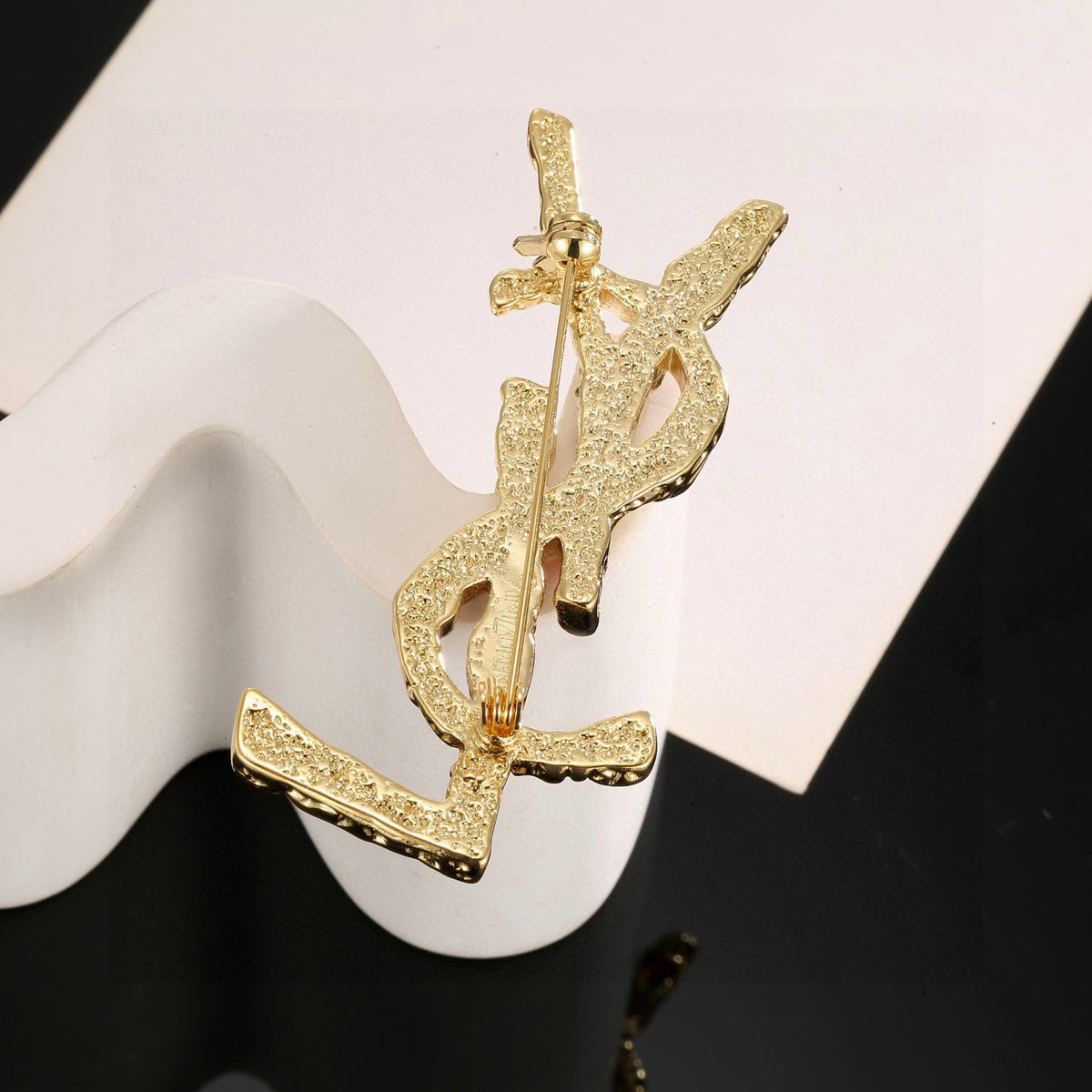 luxury Brooch for women - alternate angle view 7