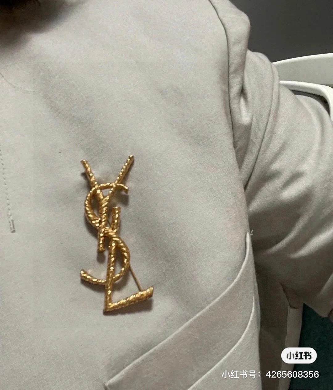 elegant Brooch for women - alternate angle view 8