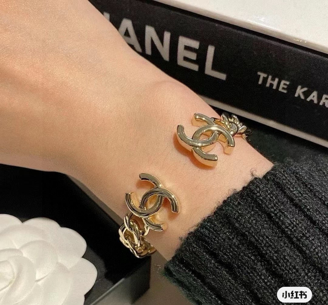 elegant Bangle for women - alternate angle view 5
