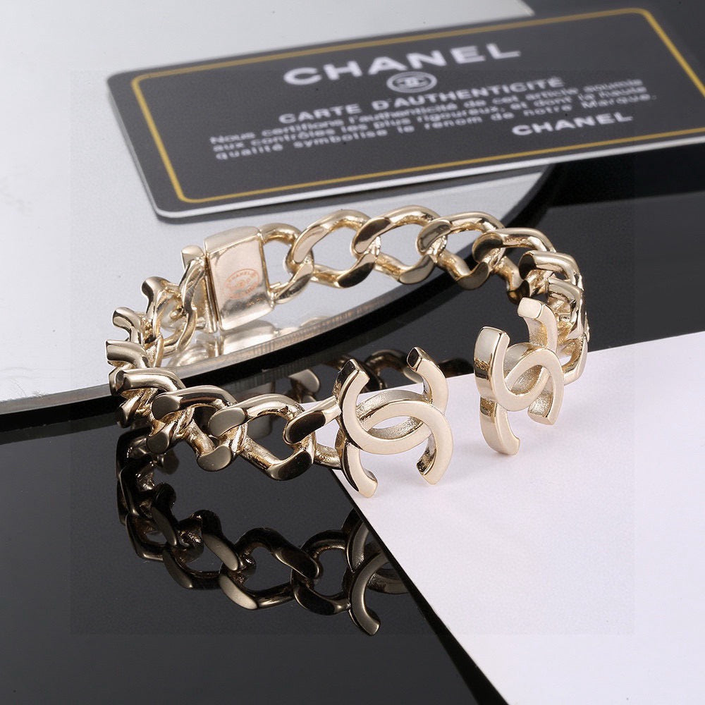 elegant Bangle for women - product detail view