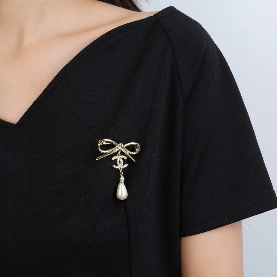 pearl butterfly Brooch for women - alternate angle view 8