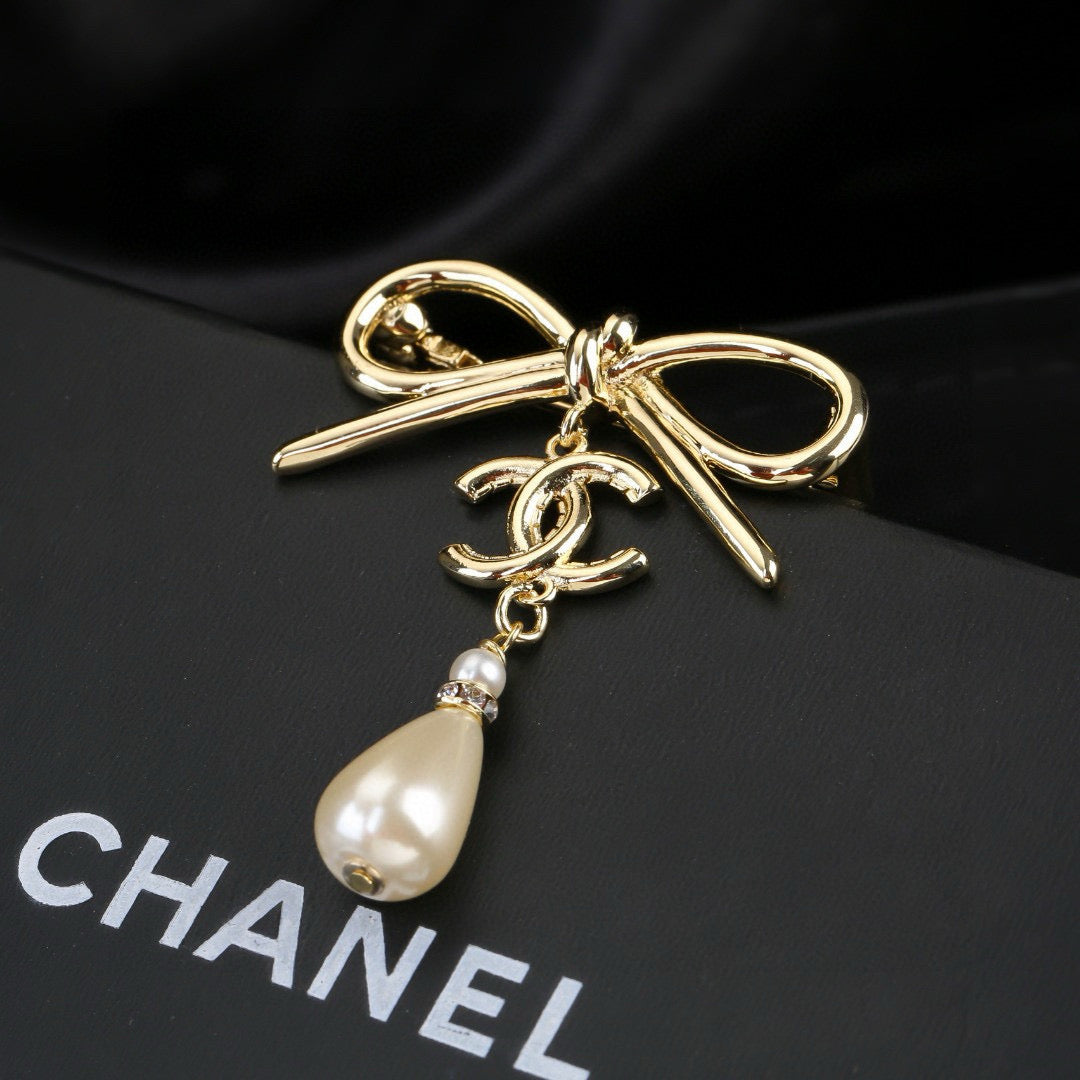 pearl butterfly Brooch for women - product detail view