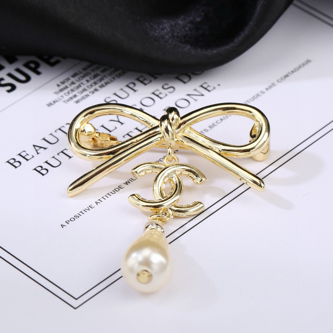 pearl butterfly Brooch for women - alternate angle view 3