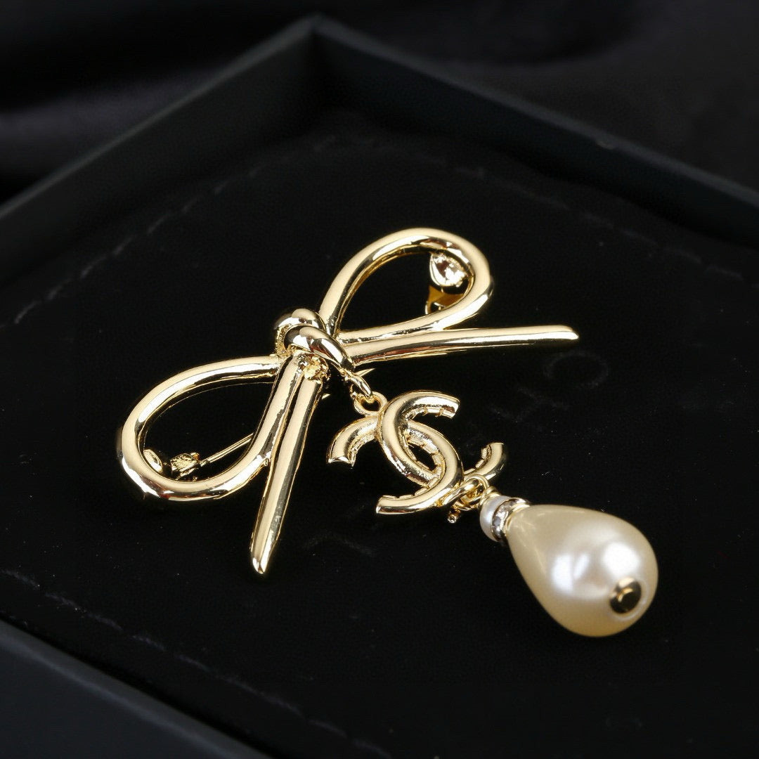 pearl butterfly Brooch for women - alternate angle view 4