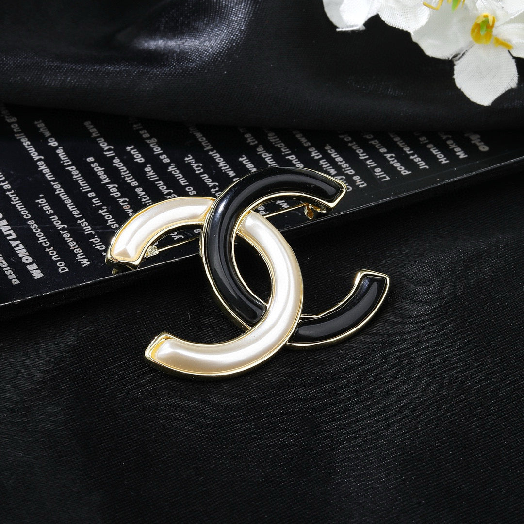 delicate Brooch for women - alternate angle view 3