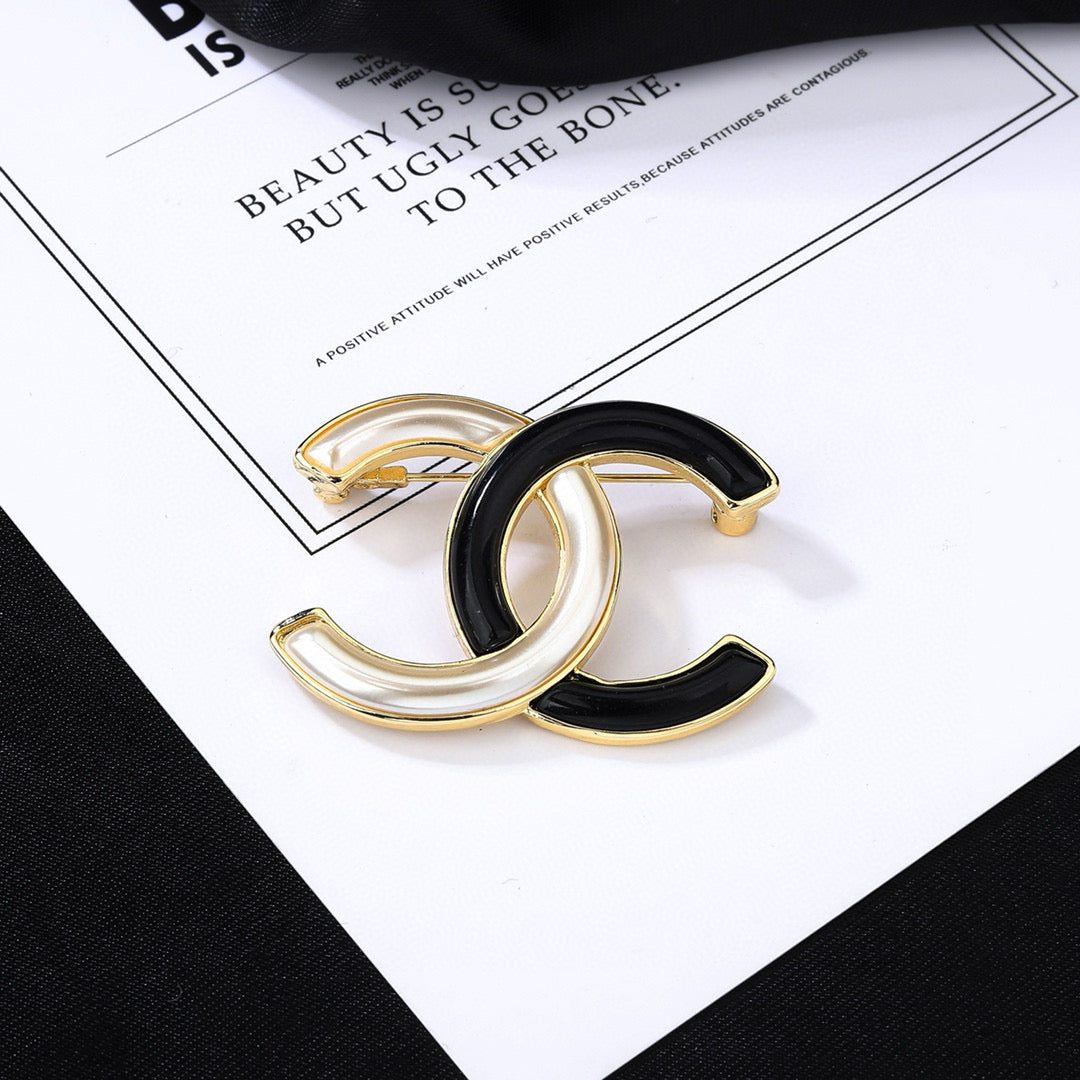 delicate Brooch for women - alternate angle view 2