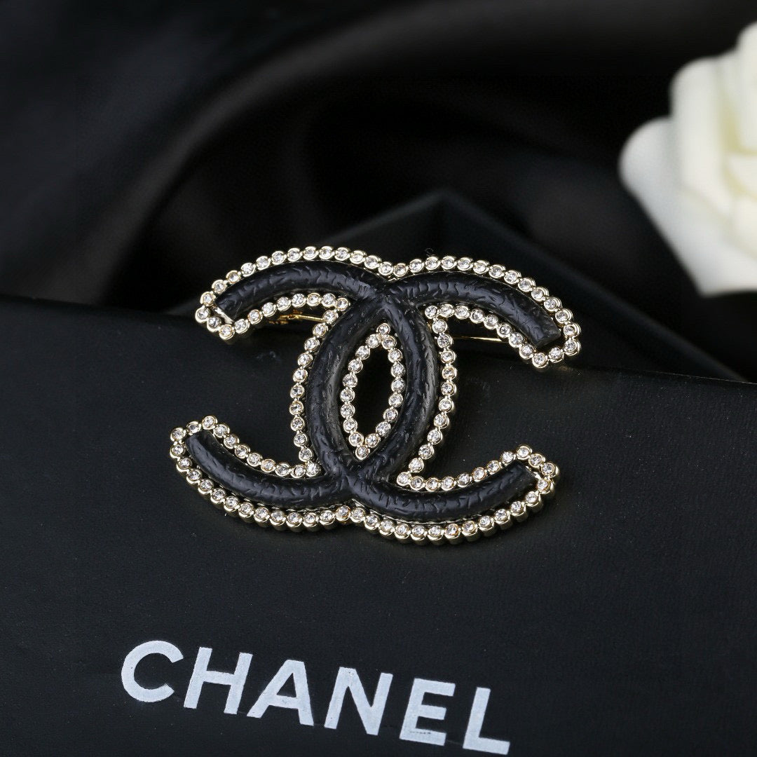 crystal Brooch for women - alternate angle view 4