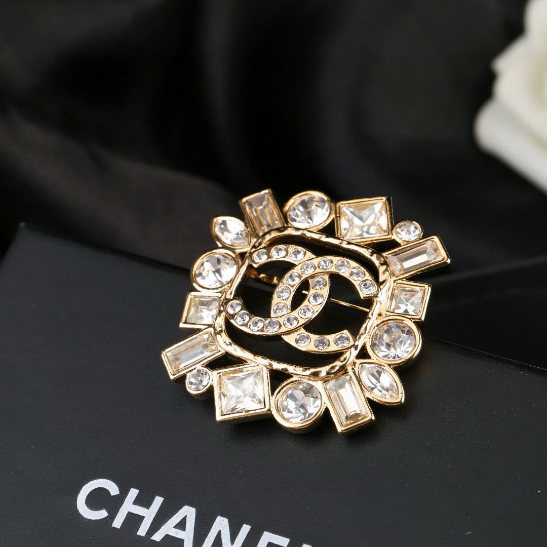crystal double c Brooch for women - alternate angle view 4