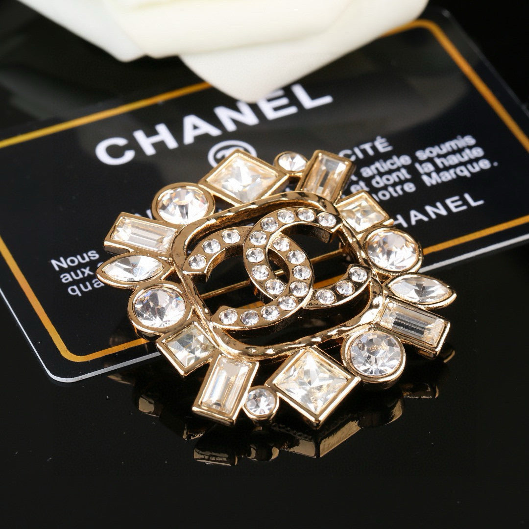 crystal double c Brooch for women - alternate angle view 3