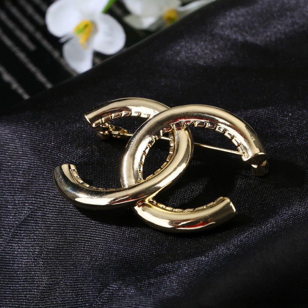 Brooch for women - alternate angle view 6