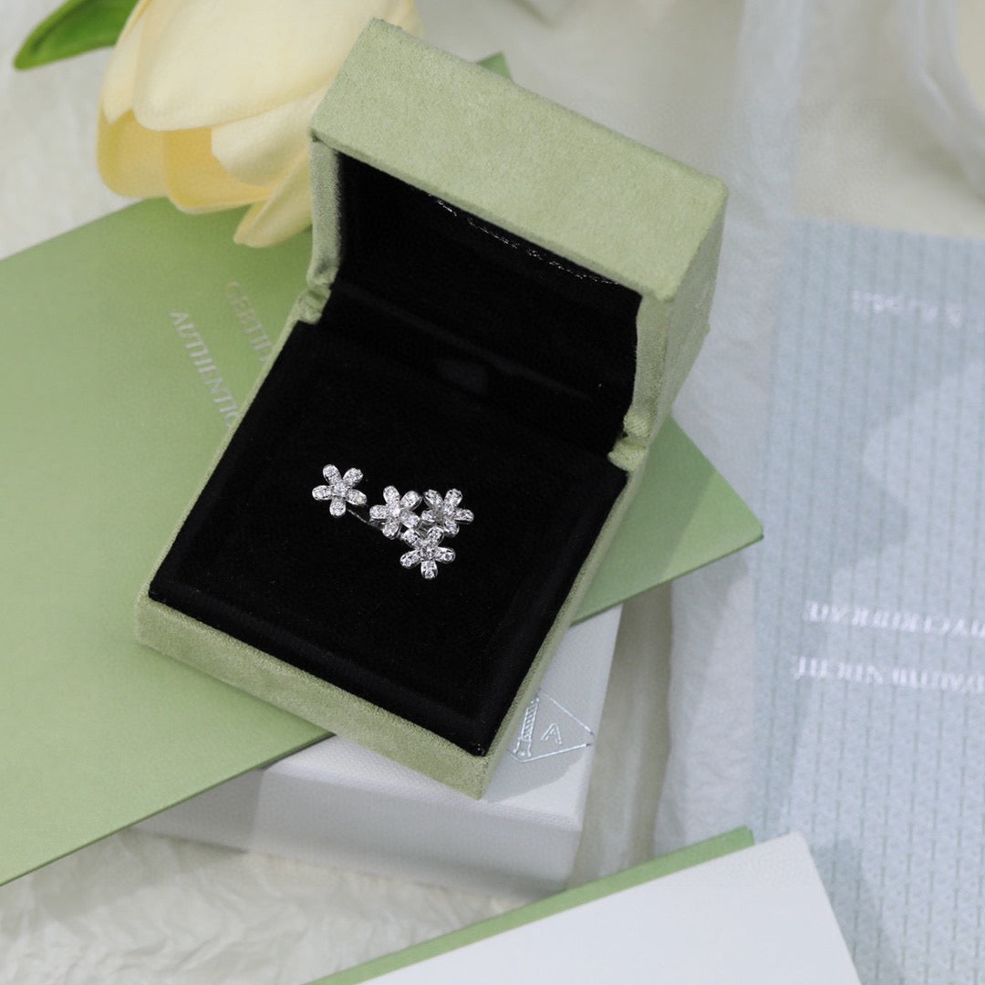 gold floral Ring for women - alternate angle view 5