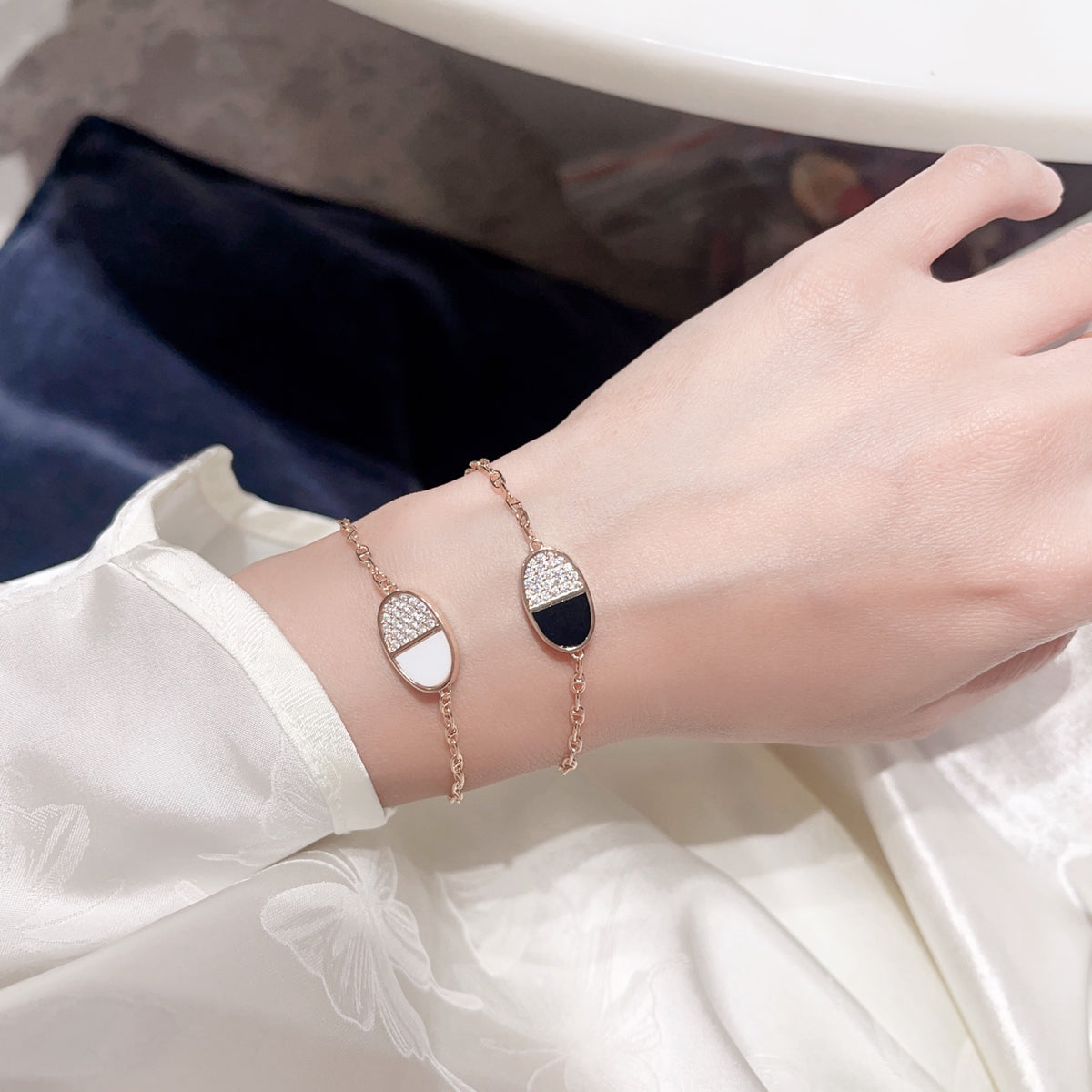 gold heart Bracelet for women - alternate angle view 3