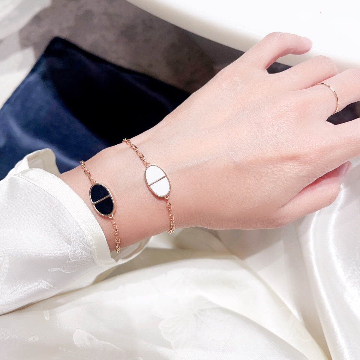 gold heart Bracelet for women - alternate angle view 4